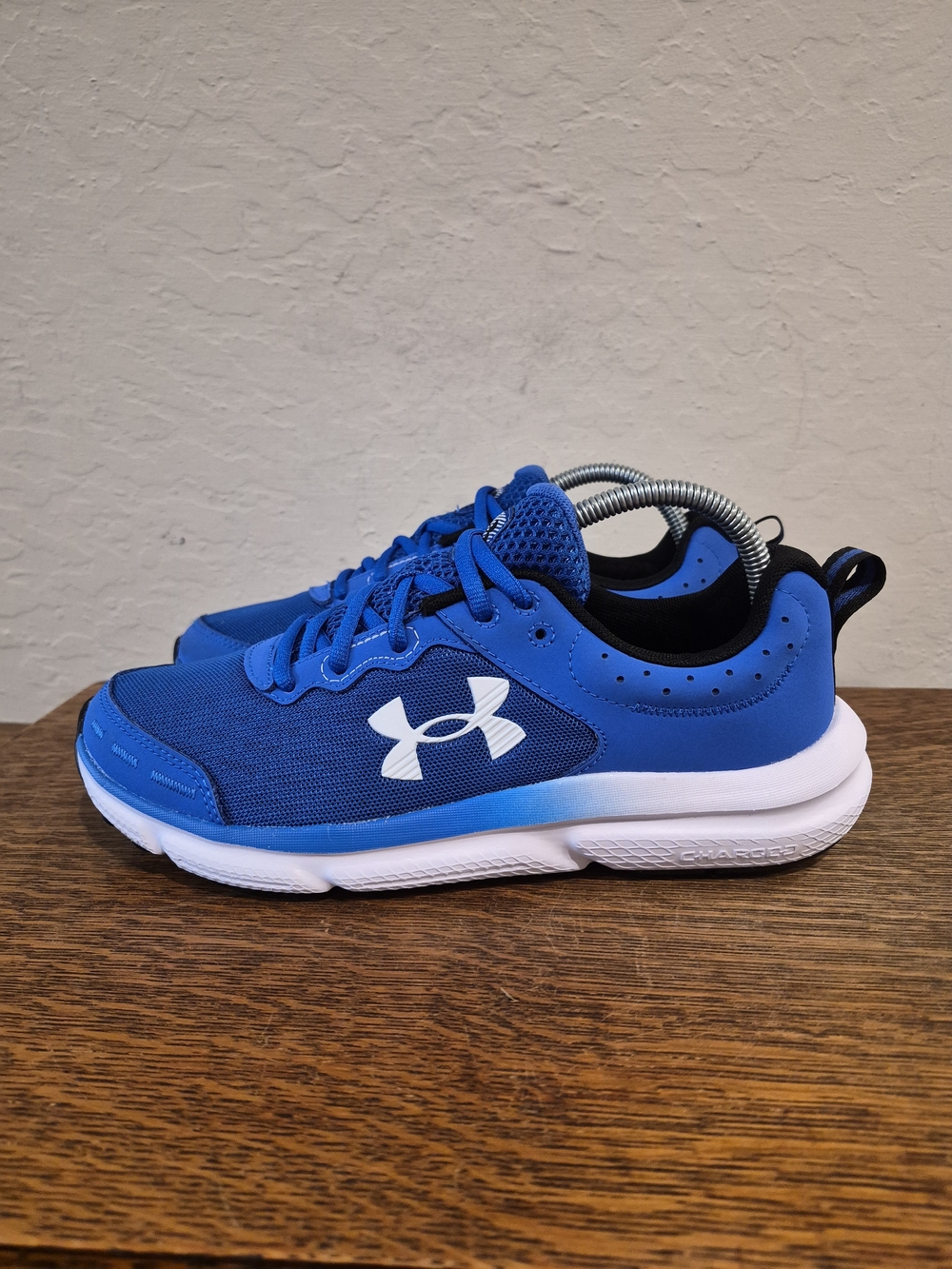 Under Armour Charged Assert 10 Athletic Running Shoes 
Men's Size US 8